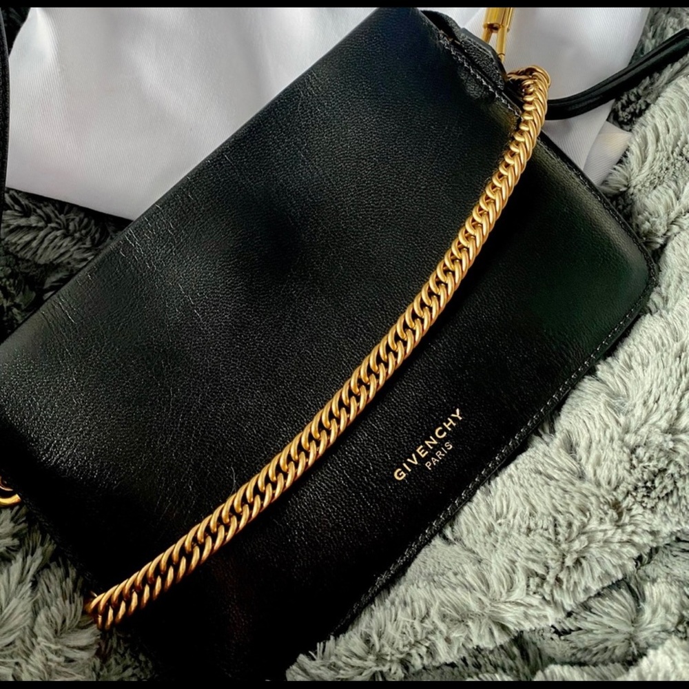 Givenchy cross 3